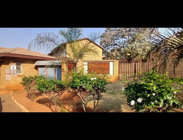 2 BEDROOM TOWNHOUSE FOR SALE IN MEREDALE